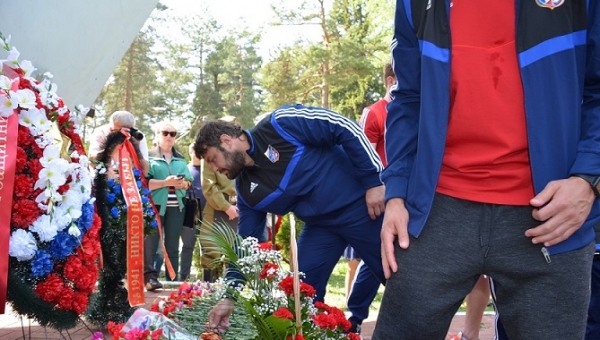  Спортсмены ГАУ МО ЦСП №2 приняли участие в народном шествии «Бессмертный полк» в Монино и возложили цветы к «Скорбящей матери»